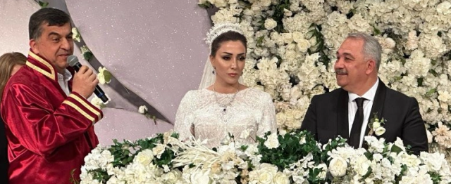 Arvadı və oğlu zəlzələdə ölən 52 yaşlı təşkilat sədri özünə dəbdəbəli toy elədi - Toya kimlər qatılıb? (FOTO)