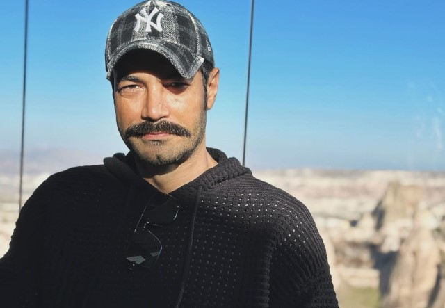 Məşhur aktyor seçki təşviqat materiallarını zibil yeşiyinə atdı: "Ədaləti ayaq altına almayan məmur qaldımı?" - VİDEO, FOTO
