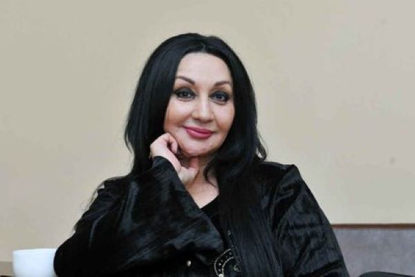 Xalq artisti toya hazırlaşır