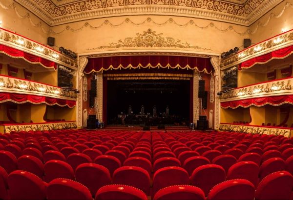 "Milli" statusu alan iki teatrın adı dəyişdirilir