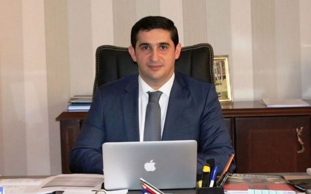 Yeni nazir vəkili özünə yeni köməkçi götürdü - O, kimdir? (FOTO)