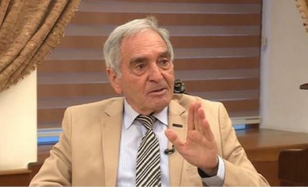 Xalq artisti:&nbsp;&ldquo;Teatrımıza xanım direktor gəldi, dedi ki, ərizə yazın..." -&nbsp;&nbsp;"Xalq artisti Rafiq Əzimov məndən bir yaş böyükdür, nə olub ona?"