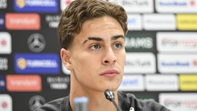 Türk futbolçu "Mançester Yunayted&rdquo;in 85 milyon avroluq transfer tıklifinə "yox" deyib: "Burada xoşbəxtəm"