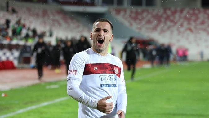 Albaniya yığmasının hücumçusu Türkiyəyə dönüb