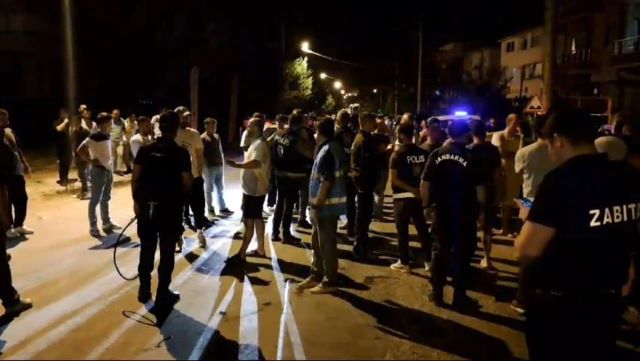 Türkiyədə hindistanlı qadına sataşdı, məhəllə ayağa qalxdı - Özü tutuldu, dostları isə ölkədən qovuldu