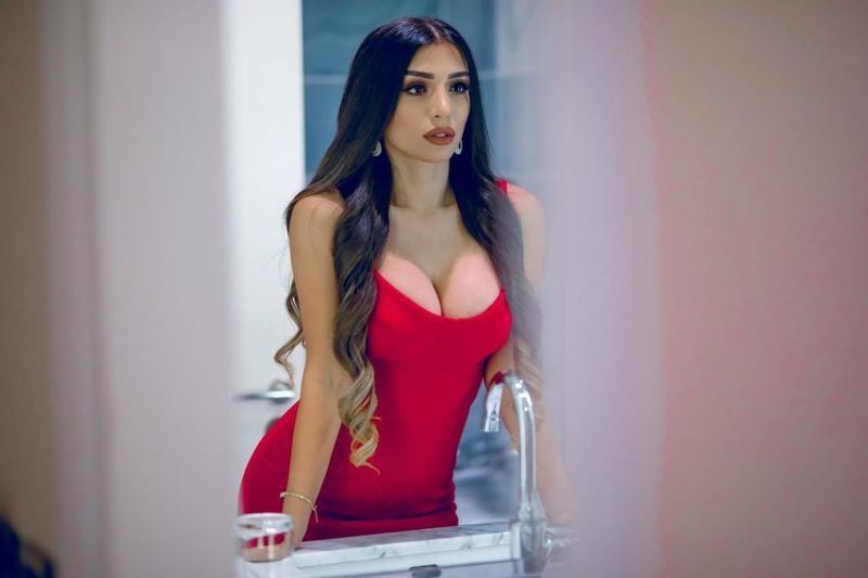 Rəqqasə&nbsp;taksidə sürücünün ədəbsizliyi ilə qarşılaşıb