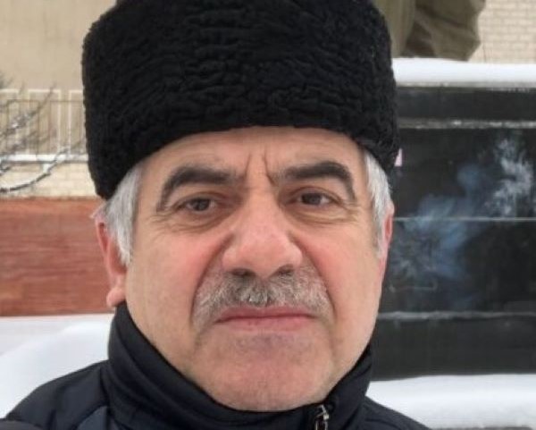 Bu iki şəklin arasında fərq zaman baxımından belədir: 28 il 8 ay 10 gün!