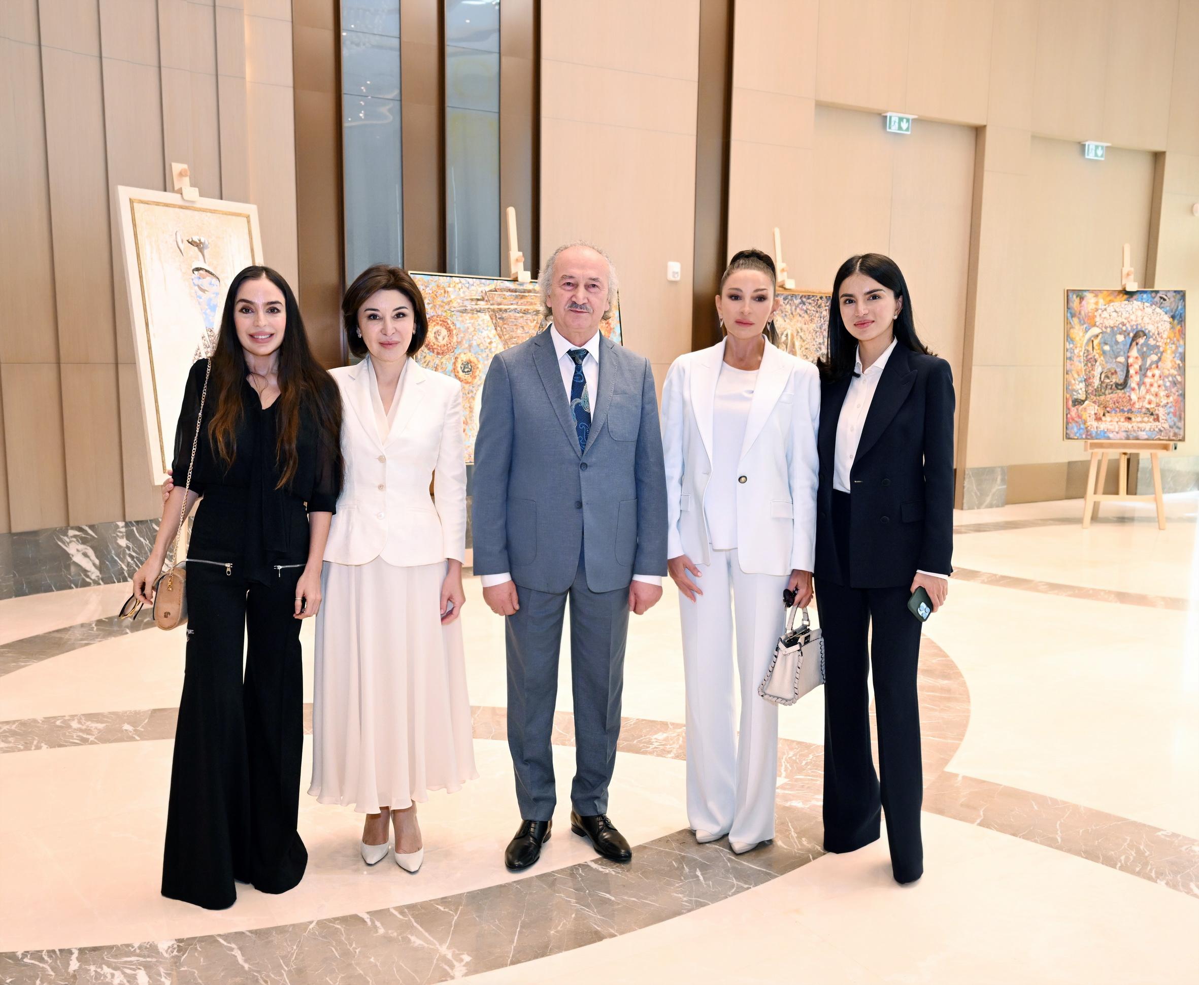 Mehriban Əliyeva Özbəkistanın birinci xanımı ilə sərgidə - FOTOLAR