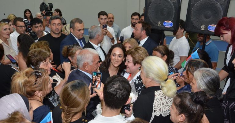 Tənzilə Rüstəmxanlının seçicilərlə möhtəşəm görüşü: Neftçala üçün birlikdə &ndash; FOTO