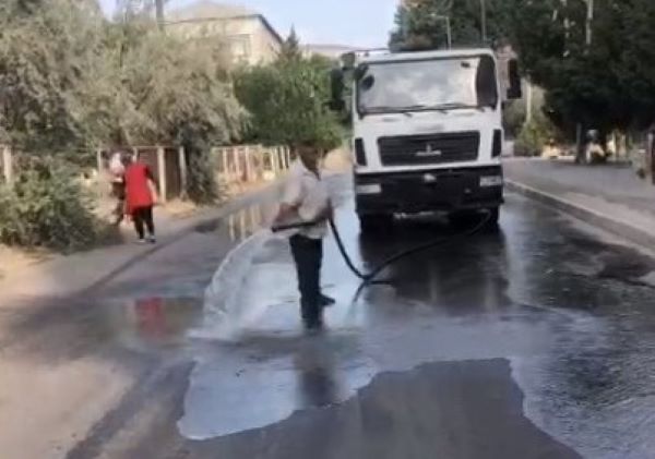 Sumqayıt İH-dən şəhərin zibil suyu ilə "dezinfeksiya" olunmasına reaksiya: "Yollar yuyulub, təmizlik işləri aparılıb" - FOTO