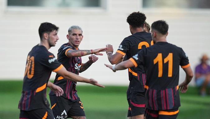 "Qalatasaray" hazırlıq matçında rəqib qapısına 8 qol atıb
