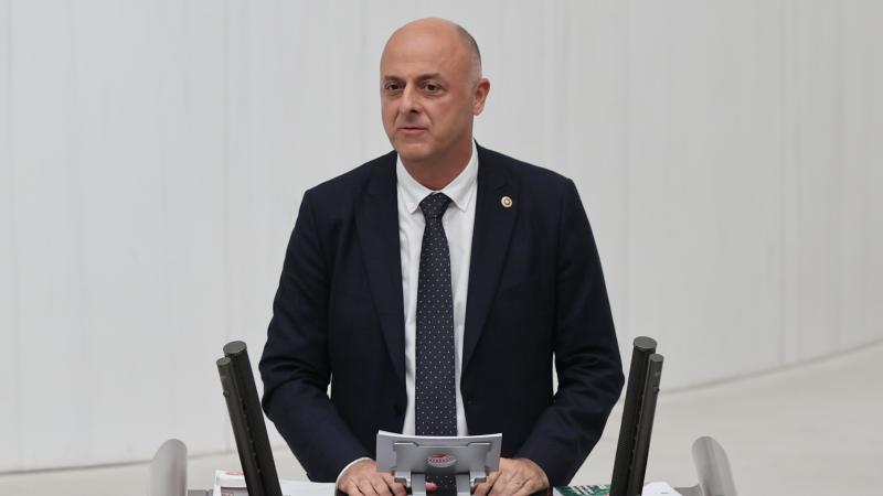 Daha bir deputat istefa verdi - Bəyanat