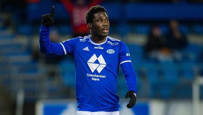 Türkiyə klubu "Çelsi"nin hücumçusunu transfer edib