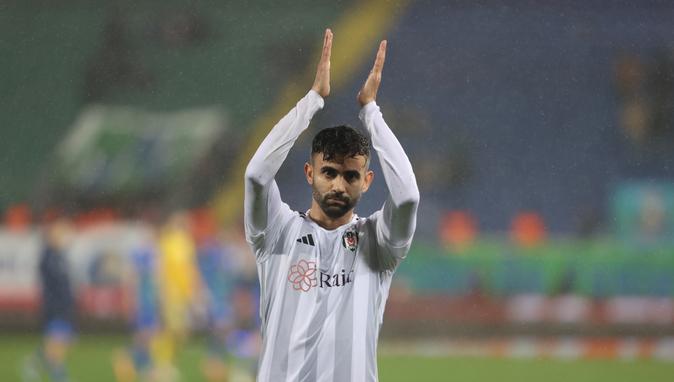 "Beşiktaş" daha bir futboçusunu satıb