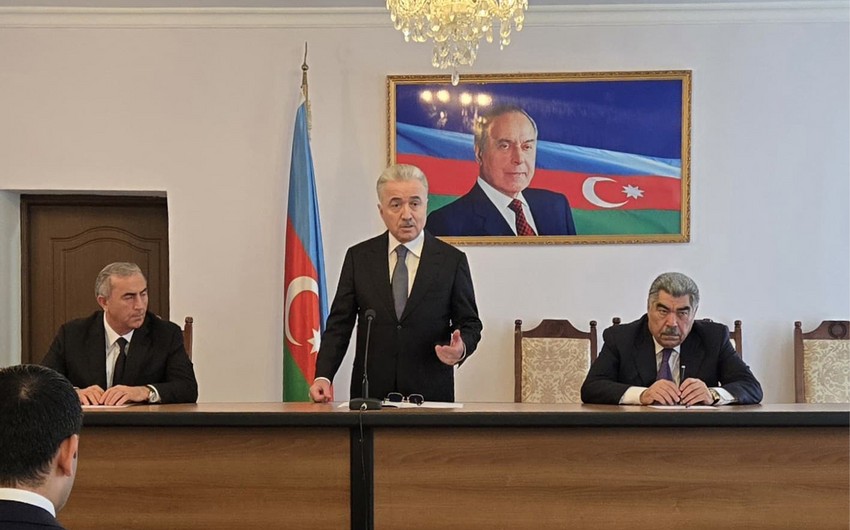 Zeynal Nağdəliyev yeni icra baçısını kollektivə təqdim edib - FOTO