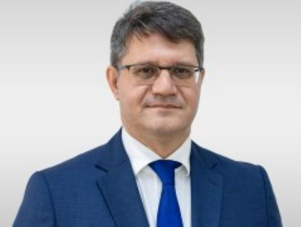 NAZİR ÖZÜNƏ DAHA BİR MÜŞAVİR GÖTÜRDÜ&nbsp;