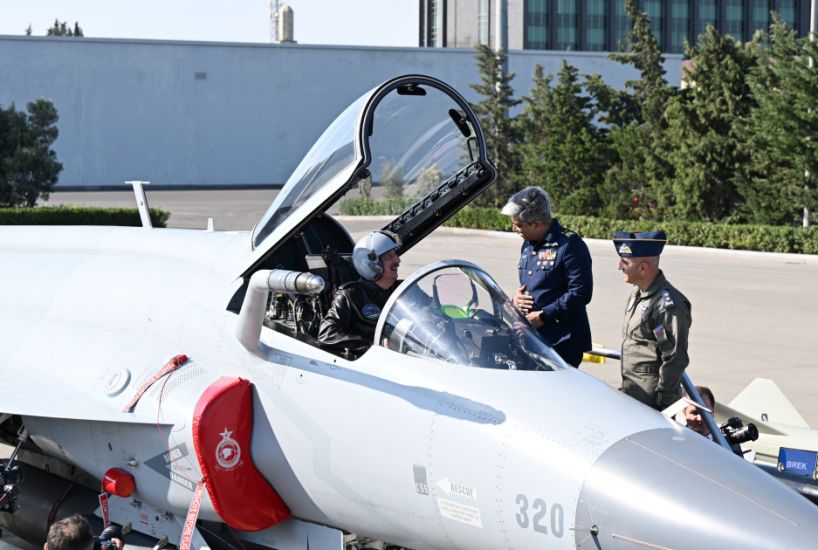 AZƏRBAYCAN YENİ QIRICI ALIB: çoxməqsədli JF-17C təyyarələri İlham Əliyevə təqdim olundu -&nbsp;(FOTOLAR)