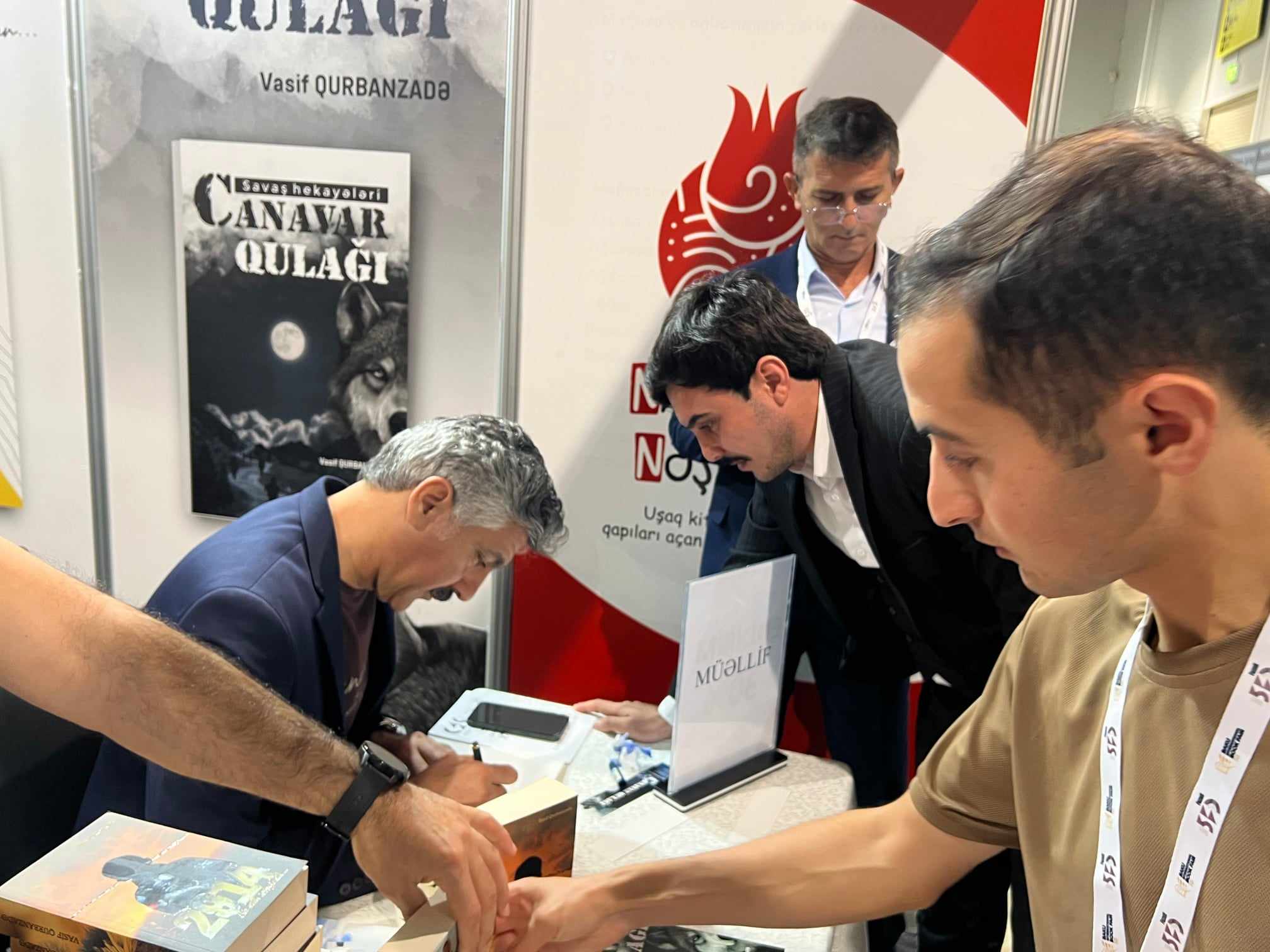 Vasif Qurbanzadənin "Canavar qulağı"&nbsp;kitabının imza mərasimi keçirilib&nbsp;- FOTO