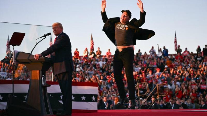 &nbsp;İlon Mask Donald Trampın mitinqində: &ldquo;Qara bir Amerikanı yenidən gözəl et!&rdquo;&nbsp;- FOTOLAR