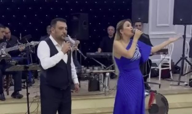 "Qardaşımı bıçaqlamaq üçün meşəlik ərazisinə aparıblar" - Ölümcül vurulan müğınninin bacısı