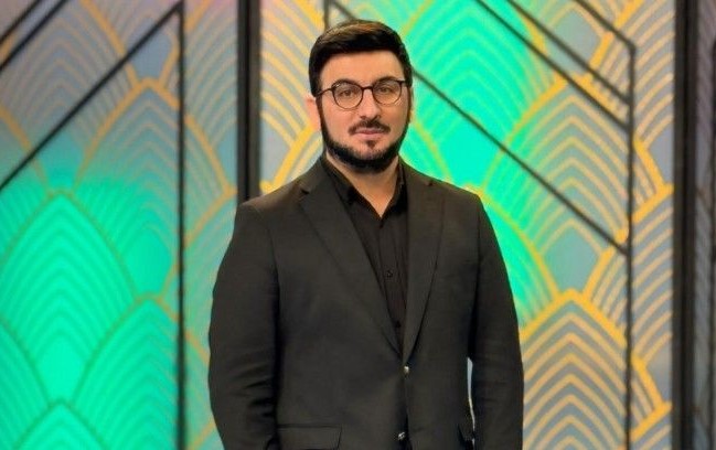 "Açıq-saçıq geyinən ifaçıları toyuna çağıran da elə onların özüdür" - Aparıcıdan açqlamalar