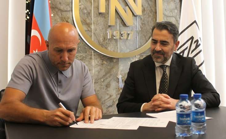 "Neftçi" kisənin ağzıı açıb - Samir Abasova 200 min manat maaş ödəyəcək