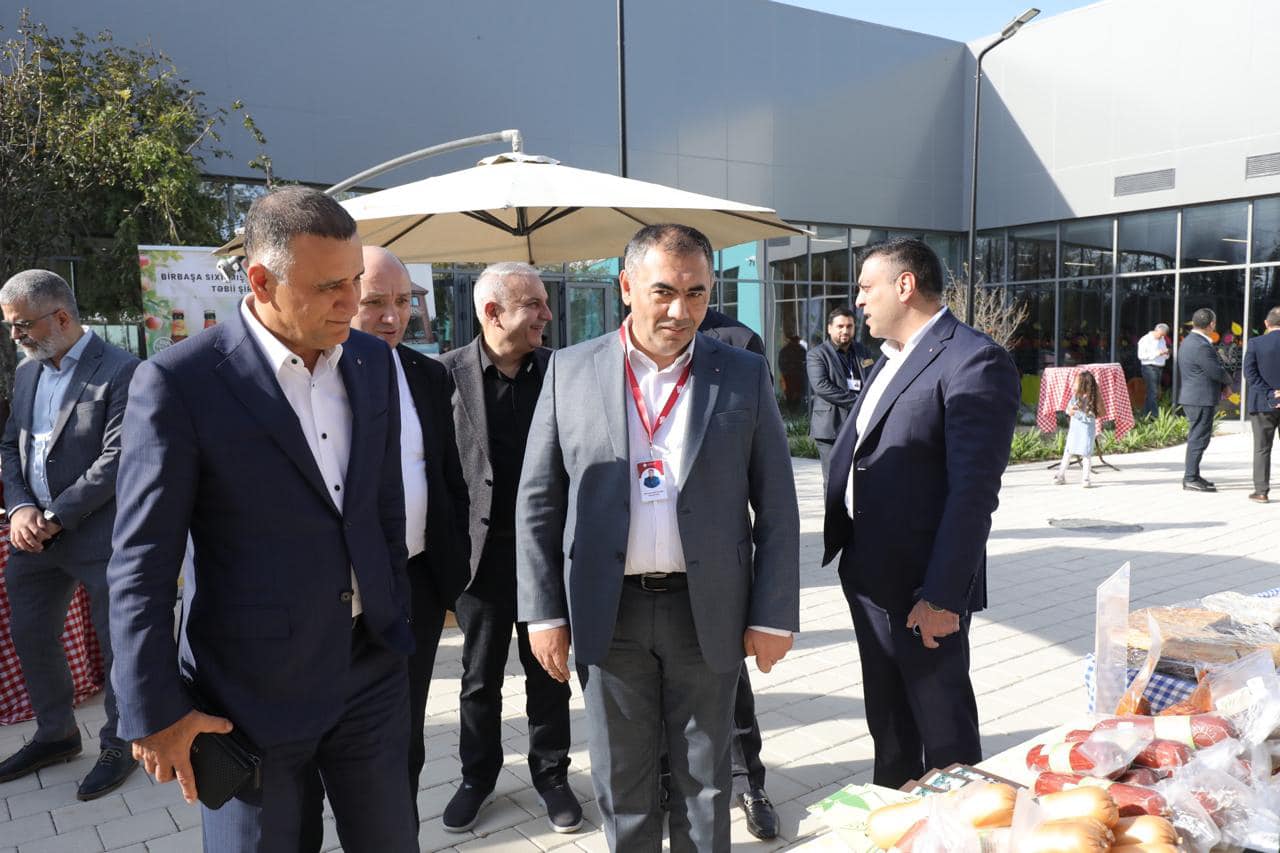 &ldquo;Veysəloğlu&rdquo;nun tərəfdaşlığı ilə ADA İbtidai Məktəbində xeyriyyə festivalı keçirilib - FOTOLAR
