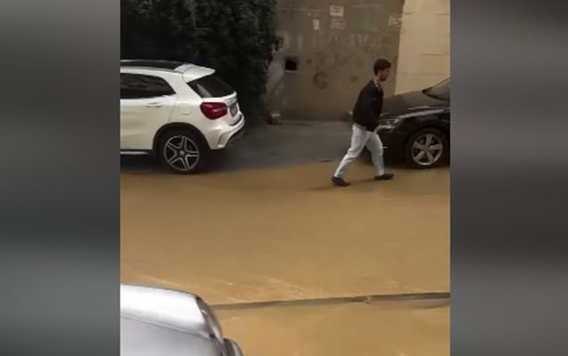 Bakının Badamdar qəsəbəsində su borusu partlayıb, ərazini su basıb - VİDEO