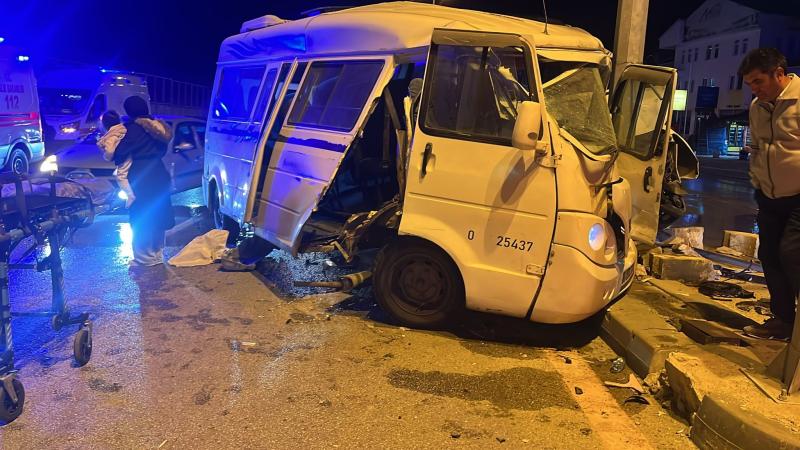 Ankarada iki 2 mikroavtobus toqquşub - 21 nəfər yaralanıb