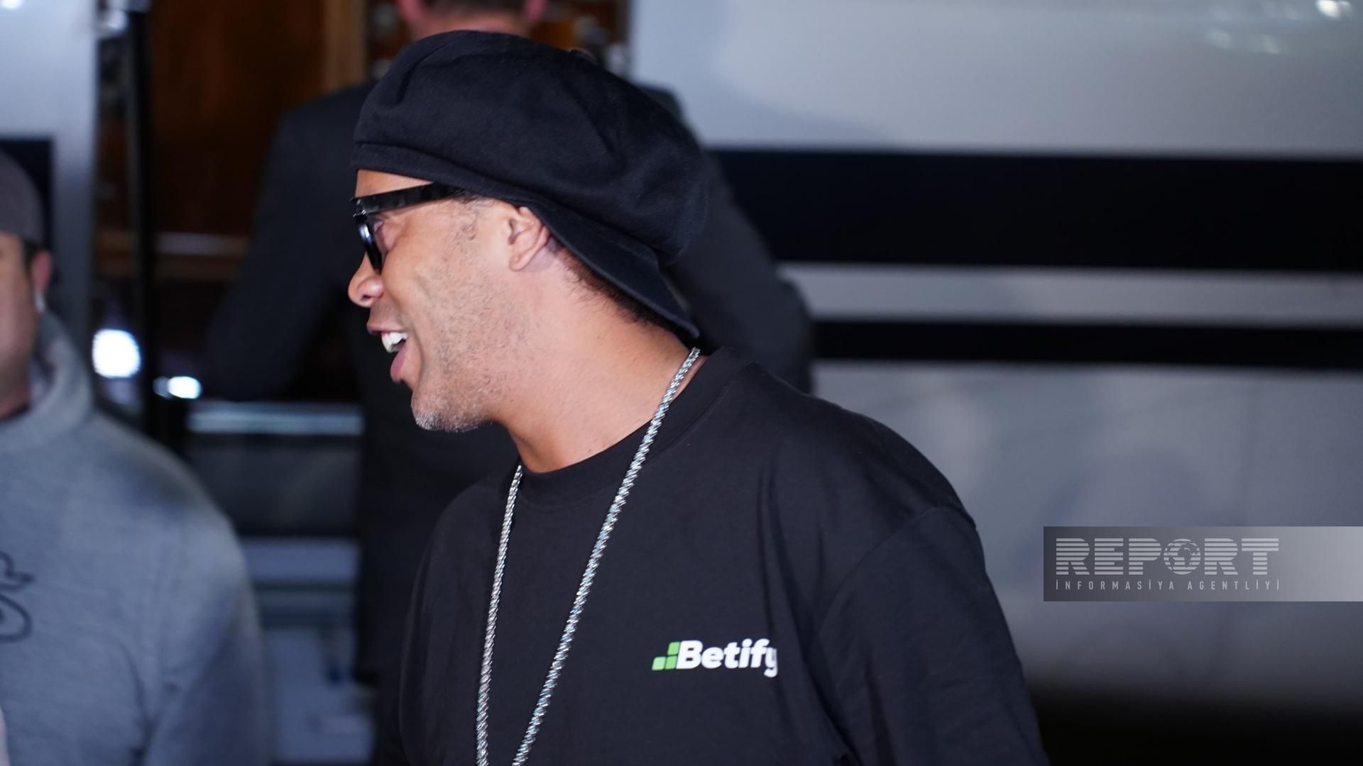 Məşhur futbolçu Ronaldinyo Bakıya gəlib - VİDEO, FOTOLAR (Yenilənib)