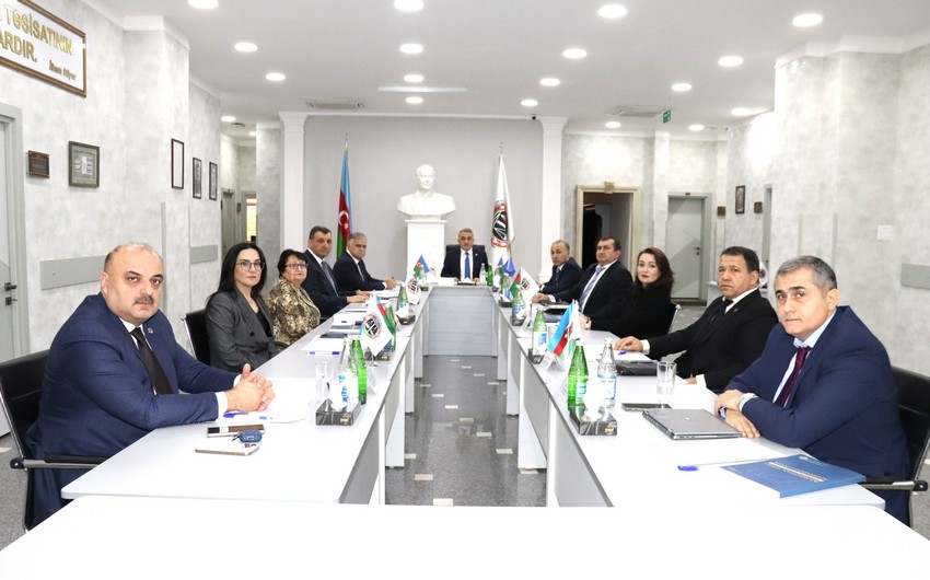 12 vəkil cəzalandırılıb