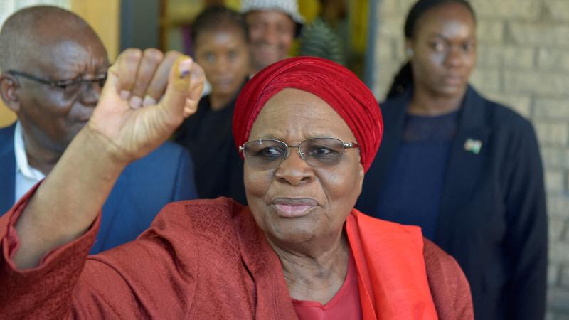 Namibiya tarixində ilk dəfə qadın ölkə prezidenti seçilib - O, kimdir?