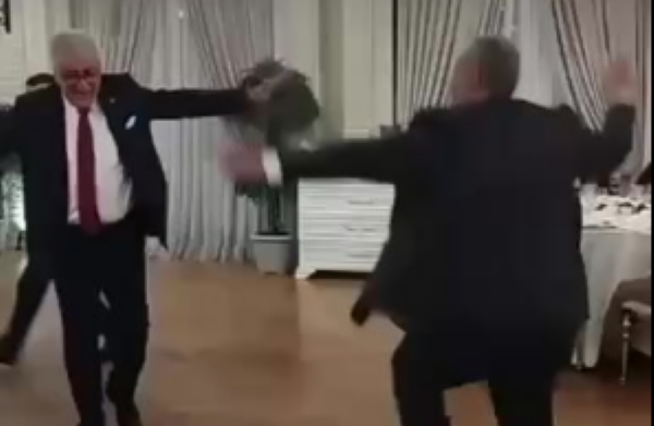 Siyavuş Novruzovun&nbsp;türkiyəli deputatla rəqsi gündəm oldu - VİDEO