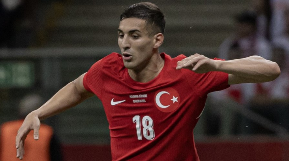 Türkiyə millisinin futbolçusu özündən 2 yaş böyük əcnəbiylə evlənir - FOTOLAR