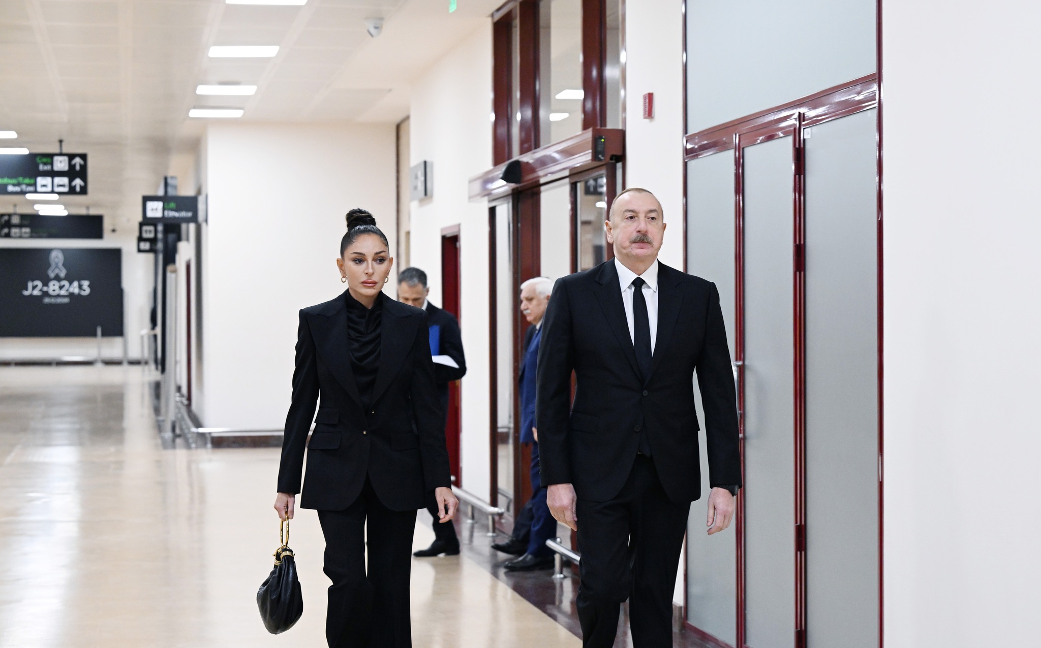 Prezident və birinci xanım həlak olan ekipaj üzvlərinin vida mərasimində - FOTOLAR
