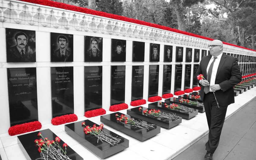 ABŞ diplomatı&nbsp;Şəhidlər xiyabanını ziyarət edib