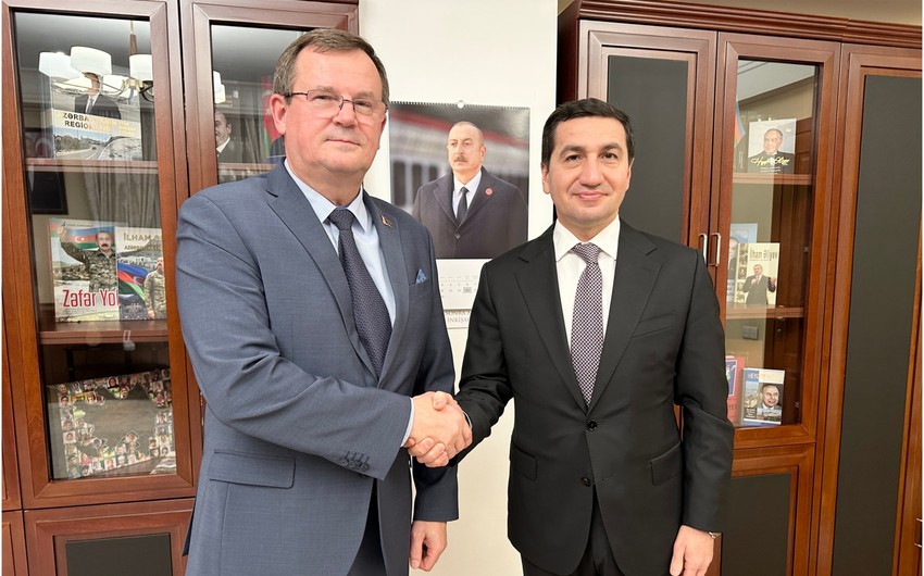 Hikmət Hacıyev Belarusun Azərbaycandakı səfiri ilə görüşüb