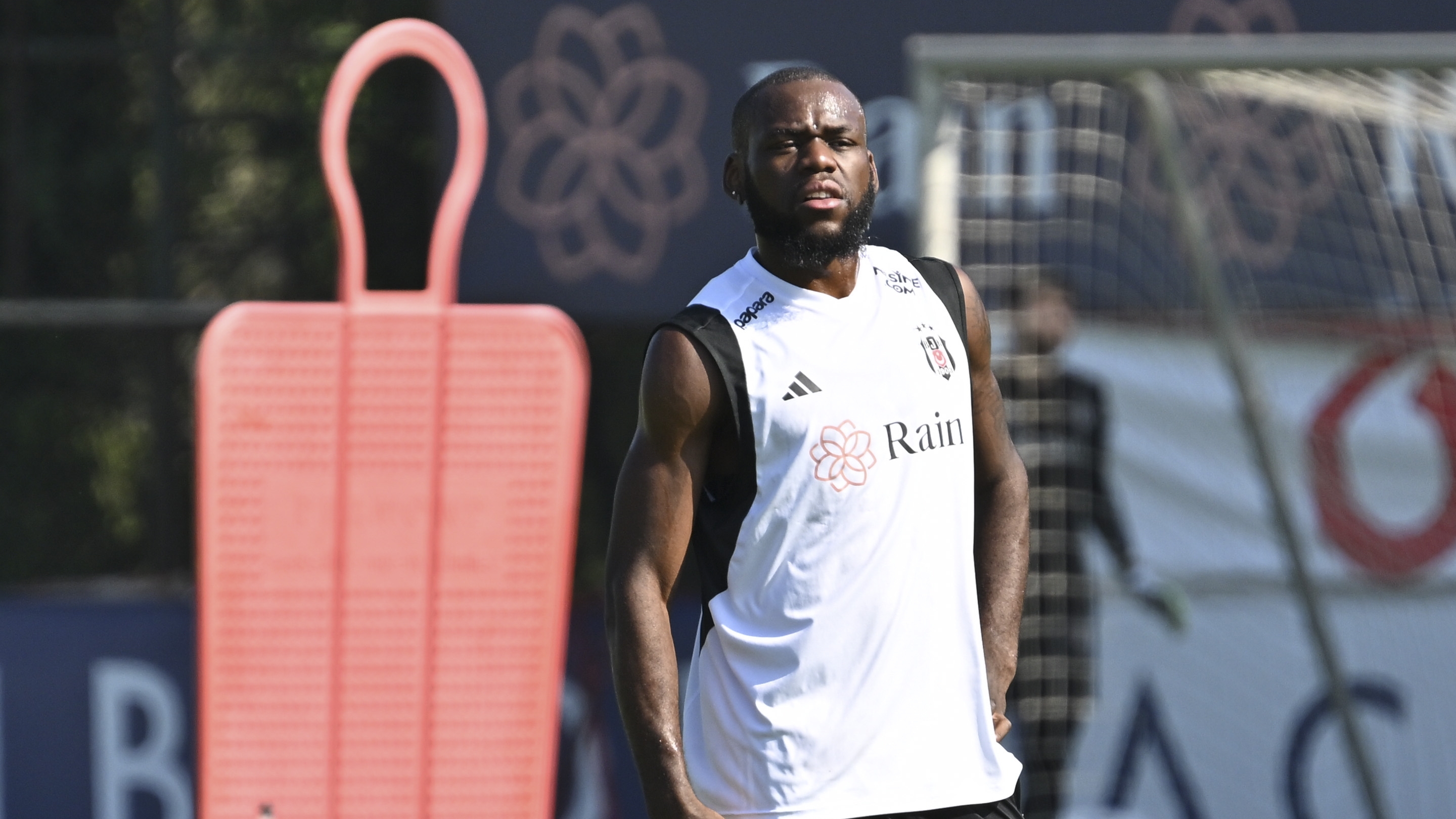 "Beşiktaş" Onananı icarəyə verdi