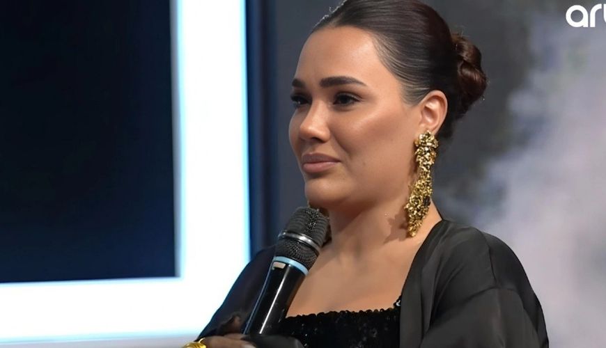 Müğənni Şəbnəm kövrəldi - VİDEO