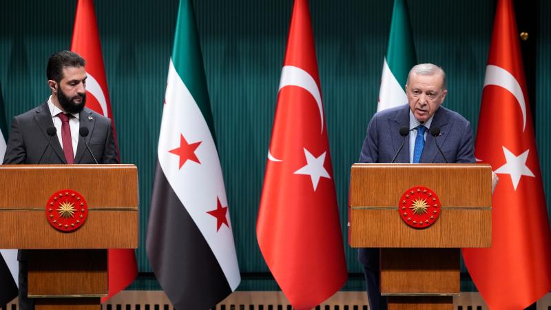 "İsrailin təcavüzü bütün bölgəyə təhlükə yaradır" - Ərdoğan Əhməd Şara ilə müzakirə aparıb