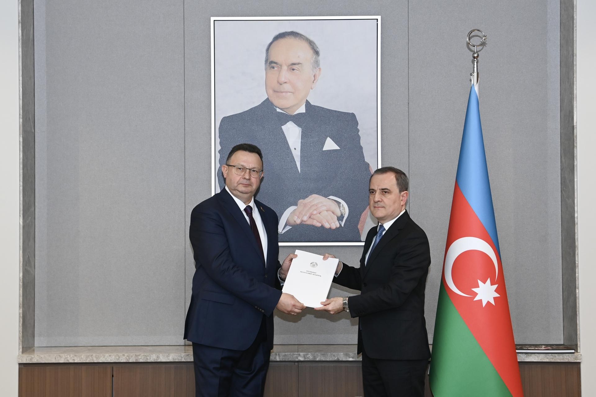Ceyhun Bayramov yeni səfiri qəbul edib - Müzakirə + FOTO