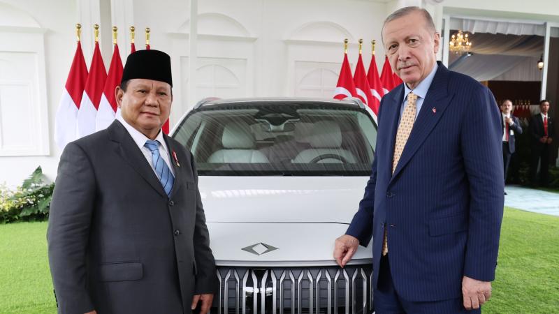 Ərdoğan iki dövlət başçısına maşın bağışlayıb - FOTOLAR