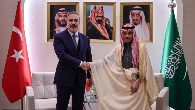 Hakan Fidan Səudiyyə Ərəbistanı XİN başçısı ilə müzakirə aparıb