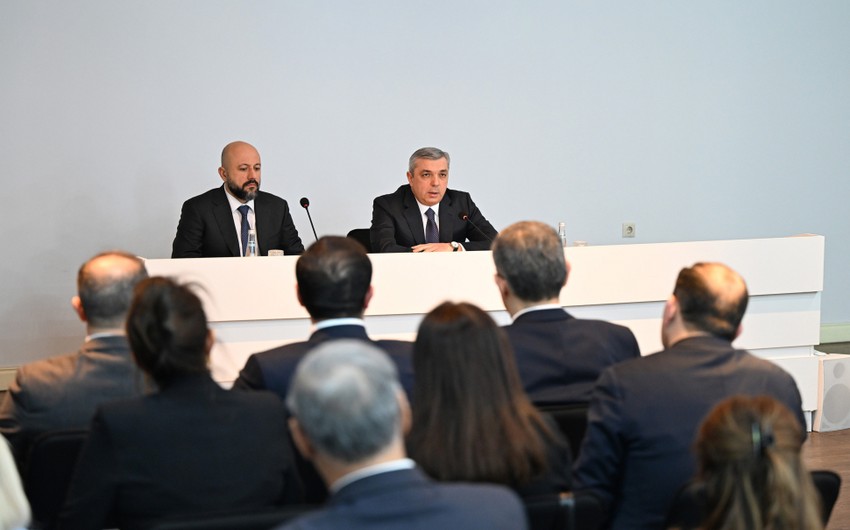 PA rəhbəri&nbsp;yeni sədri kollektivə təqdim edib - FOTOLAR