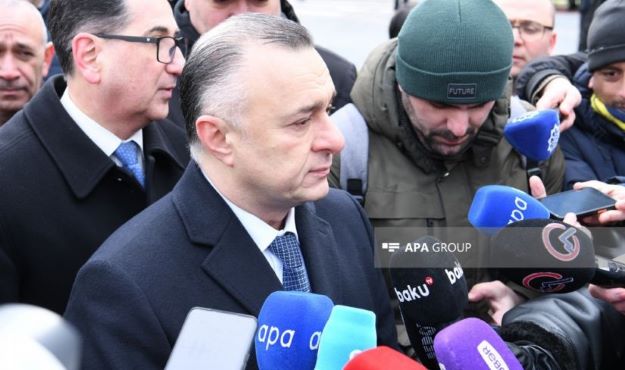 Aparat rəhbəri ilə mətbuat katibinə niyə maaşın 3 qat həcmində pul mükafatı və orden verildi? - Nazir qanunu pozub