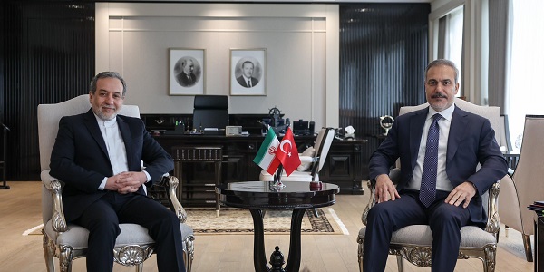 Türkiyə və İran XİN başçıları müzakirə apardı