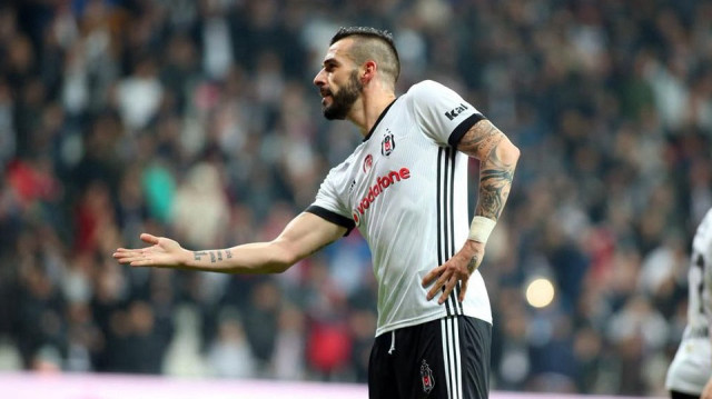 "Beşiktaş"ın keçmiş&nbsp;hücumçusu futbolla vidalaşıb