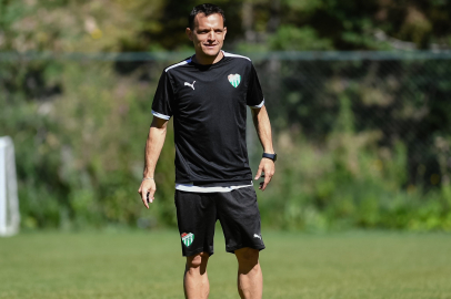 "Bursaspor"&nbsp;baş məşqçisini istefaya göndərib