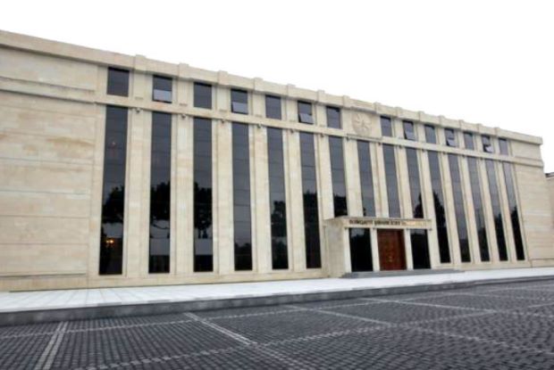 Sumqayıtda təhlükəli tikinti: bina uça bilər - VİDEO