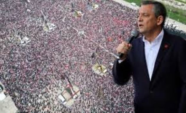 CHP lideri həbs olunan 3 bələdiyyə sədrinə görə təhdid etdi: "Məni xalqı küçələrə çağırmağa məcbur etməyin"